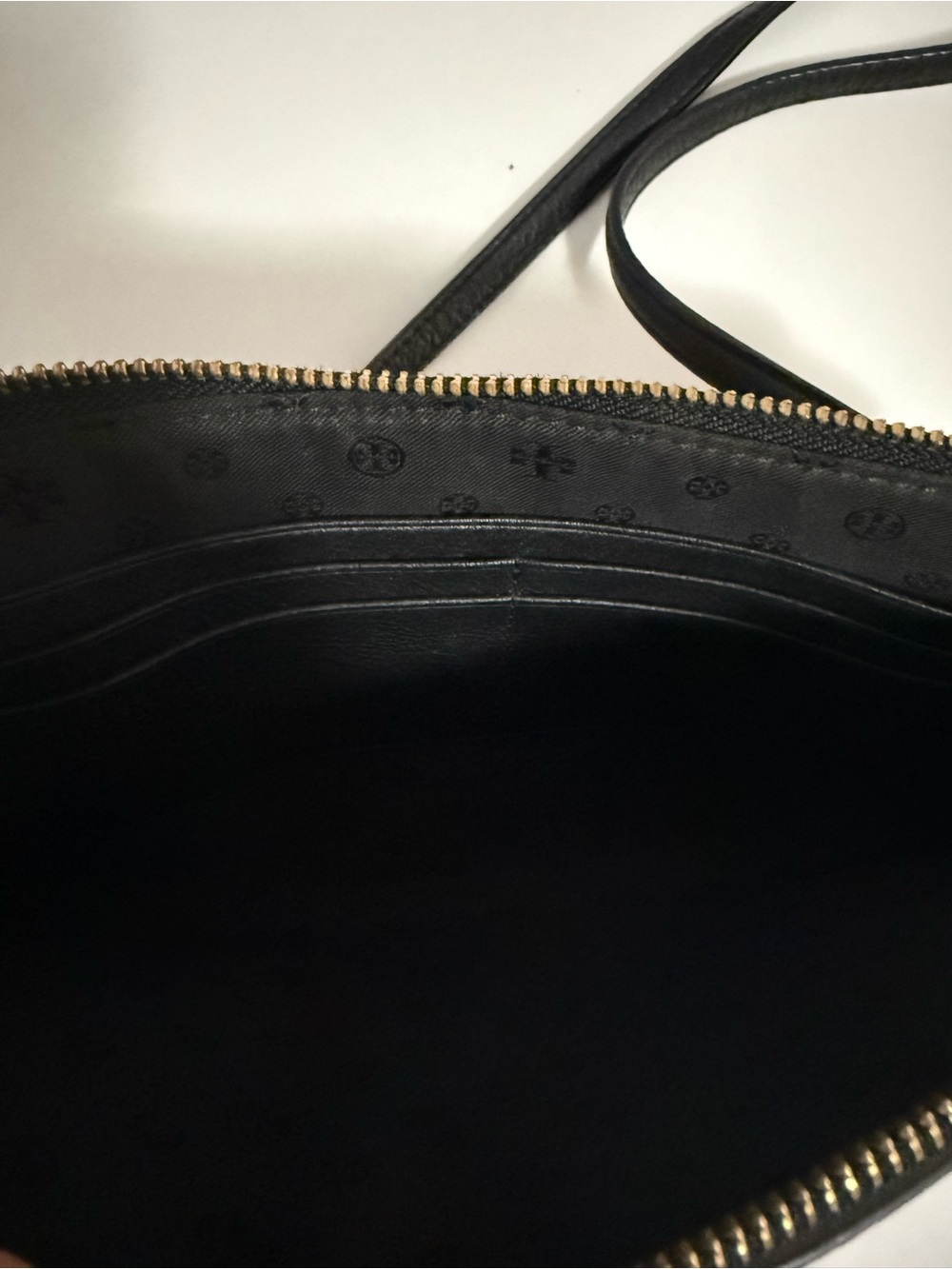 Like new Tory Burch Black Pebbled Leather Crossbody with Gold Hardware - Picture 3 of 5
